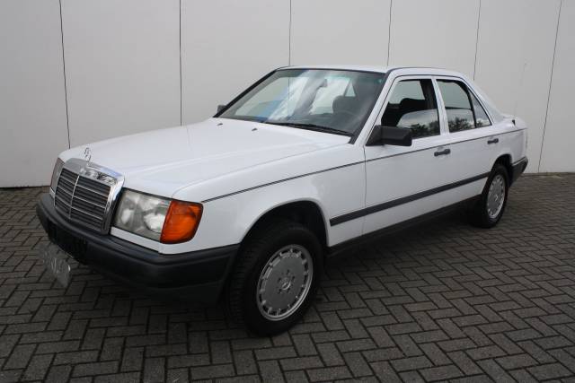 Bild 1/9 von Mercedes-Benz 250 D (1986)