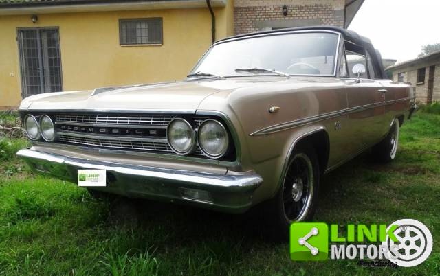 Image 1/2 of Oldsmobile Cutlass Deluxe Convertible (1963)