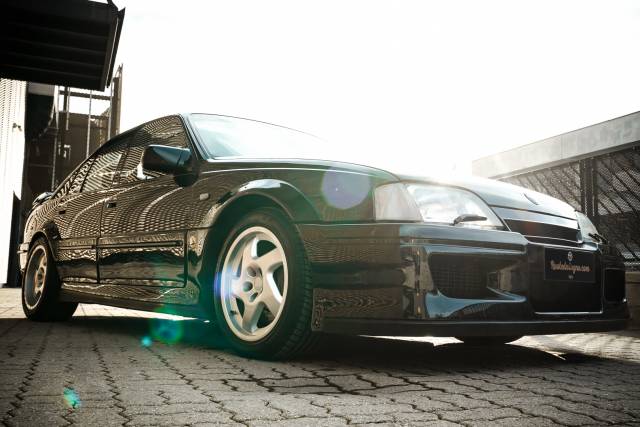 Image 1/50 of Lotus Carlton (1991)