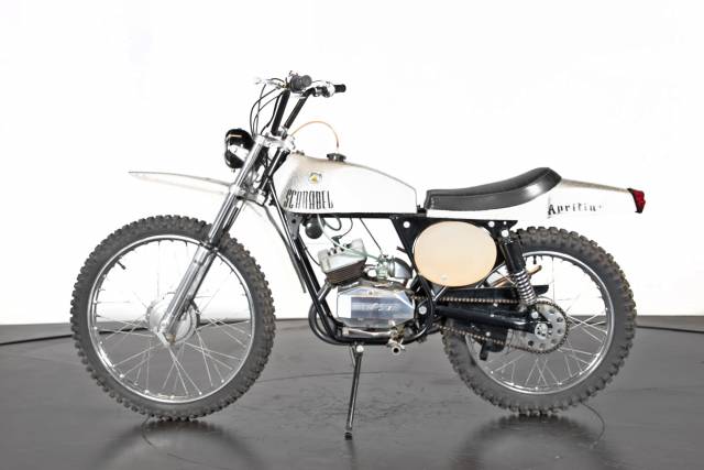 Afbeelding 1/18 van Aprilia DUMMY (1972)