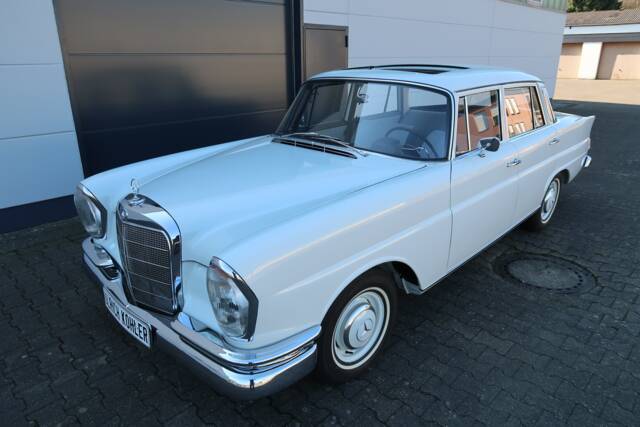 Bild 1/50 von Mercedes-Benz 220 b (1965)