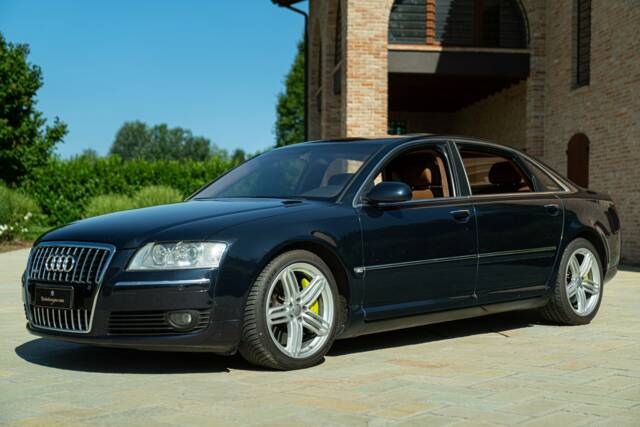 Immagine 1/50 di Audi A8 6.0 W12 L quattro (2004)
