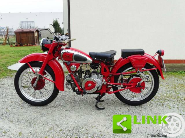 Image 1/10 de Moto Guzzi DUMMY (1948)