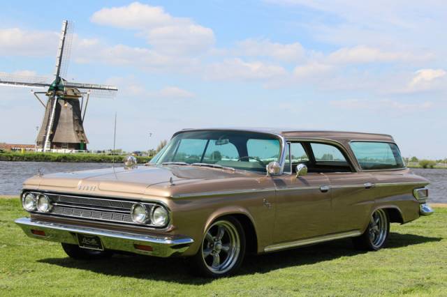 Image 1/26 of Dodge Custom 880 Hardtop Wagon 361 (1964)