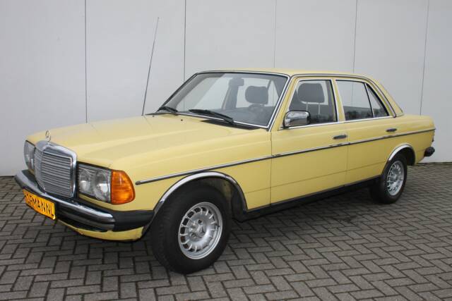 Bild 1/12 von Mercedes-Benz 200 D (1982)