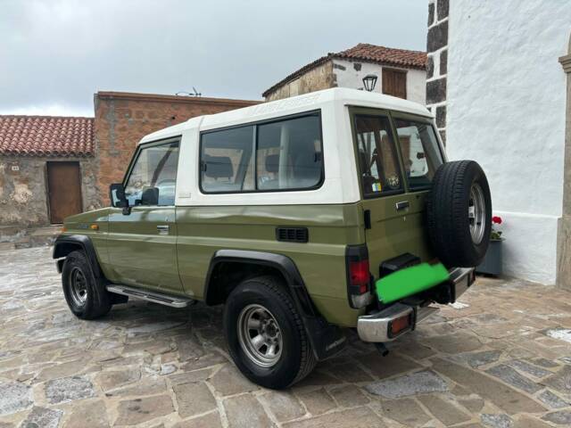 Image 1/60 of Toyota Land Cruiser Turbo LJ 70 (1987)