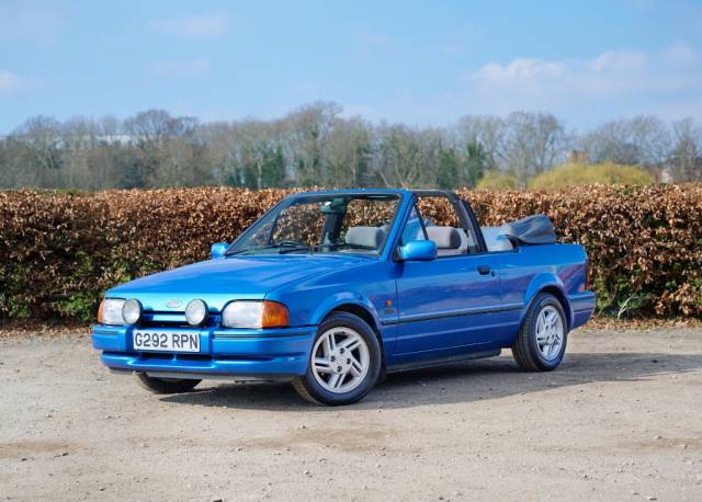 Bild 1/20 von Ford Escort XR3i (1989)