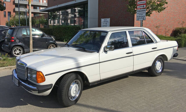 Image 1/13 de Mercedes-Benz 200 (1983)