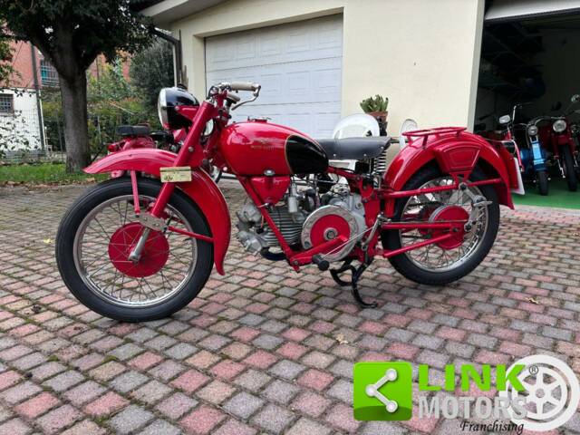 Image 1/10 de Moto Guzzi DUMMY (1960)