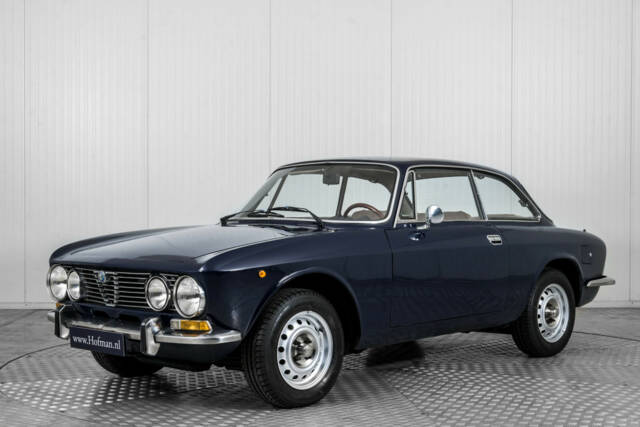Image 1/50 of Alfa Romeo Giulia GT 1300 Junior (1976)