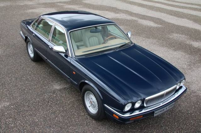Image 1/45 of Daimler Six (1995)