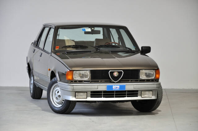 Imagen 1/30 de Alfa Romeo Giulietta 1.6 (1985)
