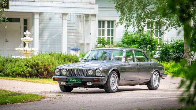 Bild 1/42 von Daimler Double Six (1989)