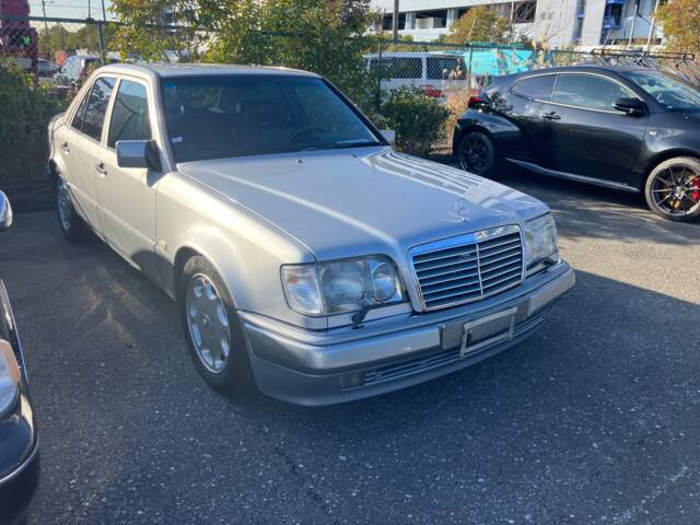 Bild 1/44 von Mercedes-Benz E 500 (1993)