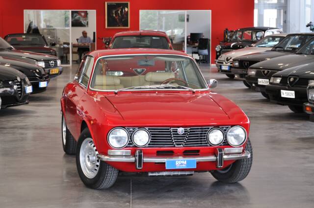 Image 1/64 of Alfa Romeo 2000 GT Veloce (1973)