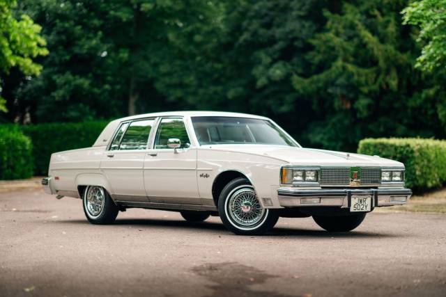 Bild 1/8 von Oldsmobile 98 Regency Brougham (1983)