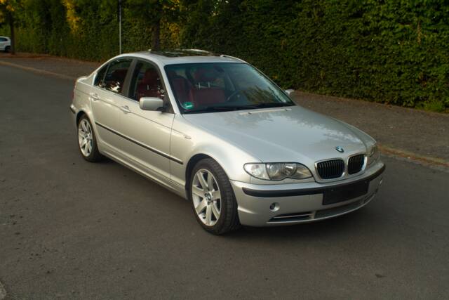 Image 1/58 of BMW 330i (2002)