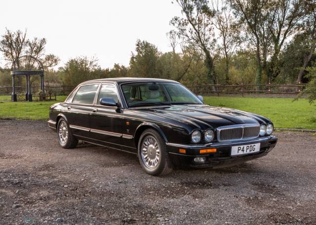 Immagine 1/14 di Daimler Six (1997)
