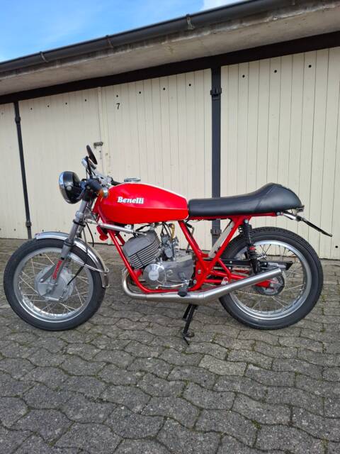 Image 1/8 of Benelli 250 2C (1975)