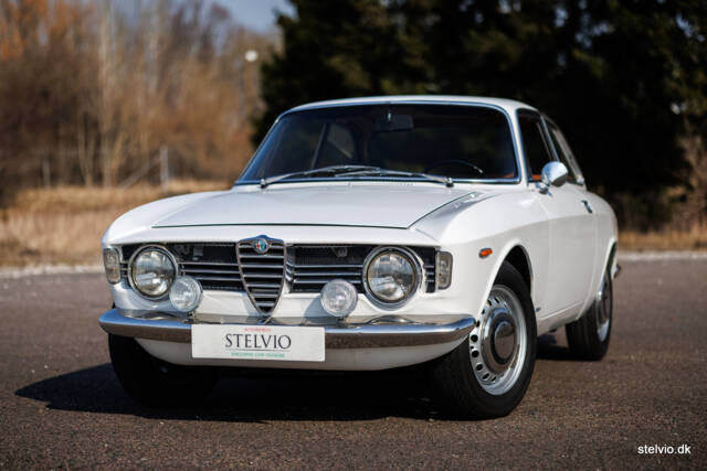 Image 1/42 of Alfa Romeo Giulia 1600 Sprint GT Veloce (1967)