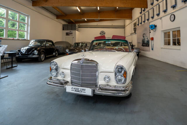 Image 1/37 of Mercedes-Benz 250 SE (1966)