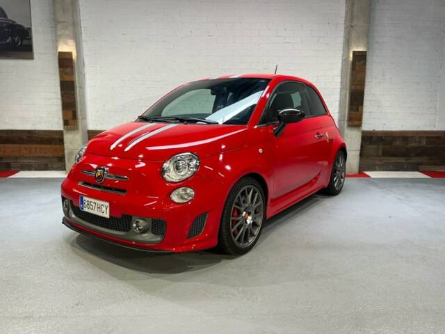 Bild 1/7 von Abarth 695 Tributo Ferrari (2011)