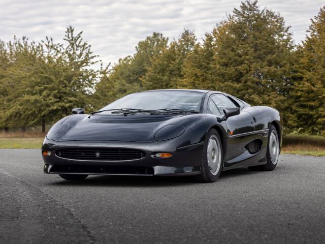 Image 1/60 of Jaguar XJ 220 (1992)