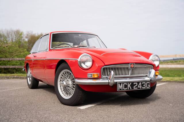 Image 1/8 of MG MGC GT (1969)