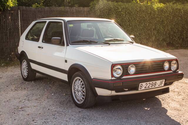 Bild 1/58 von Volkswagen Golf II GTi 1.8 (1988)