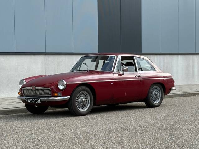 Image 1/17 of MG MGB GT (1967)