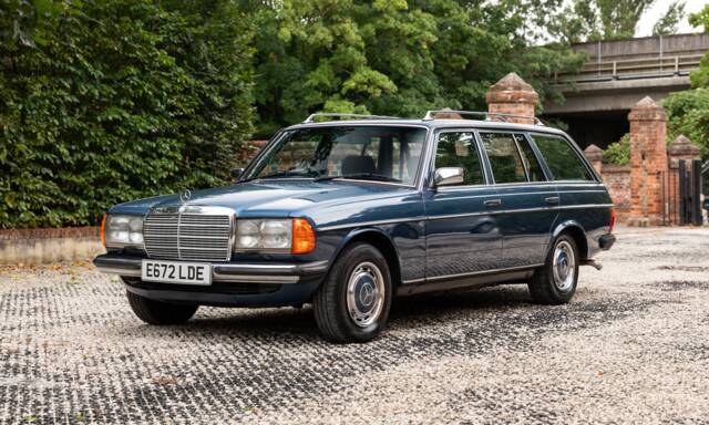 Afbeelding 1/46 van Mercedes-Benz E 280 T (1987)