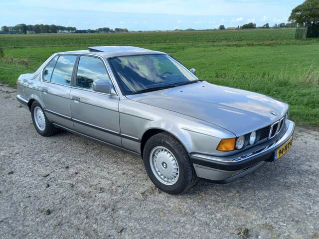 Bild 1/8 von BMW 735i (1987)