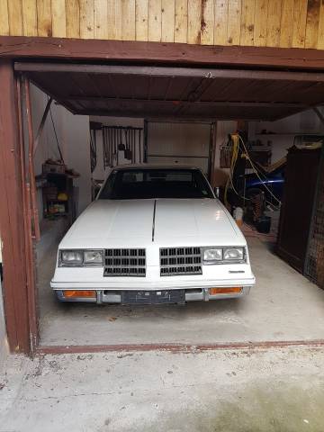Bild 1/9 von Oldsmobile Cutlass Supreme (1982)