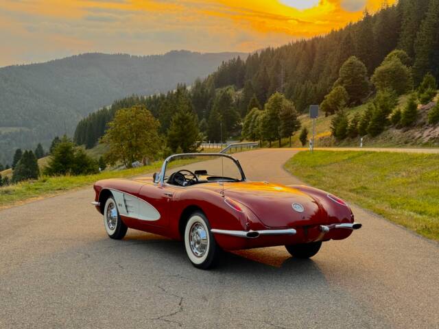 Image 1/33 of Chevrolet Corvette (1959)