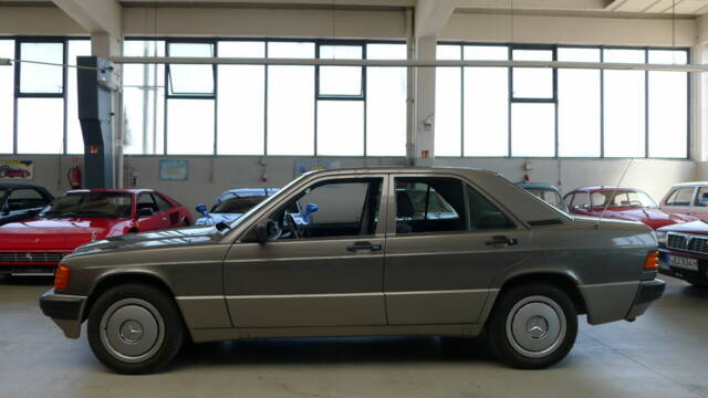 Image 1/34 de Mercedes-Benz 190 E 1.8 (1991)