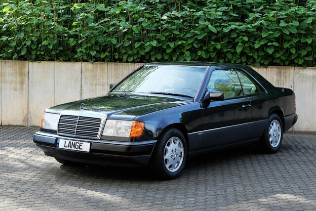 Image 1/63 de Mercedes-Benz 300 CE (1991)