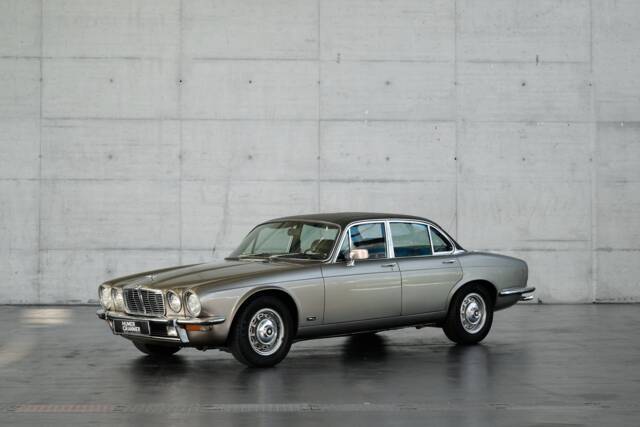 Bild 1/50 von Jaguar XJ 6 L 4.2 (1975)