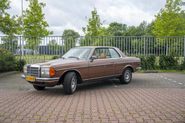 Image 1/8 de Mercedes-Benz 280 C (1979)