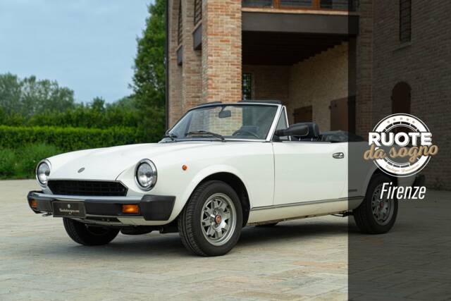 Image 1/50 de FIAT Spider 2000 Pininfarina 50th Anniversary Edition (1981)