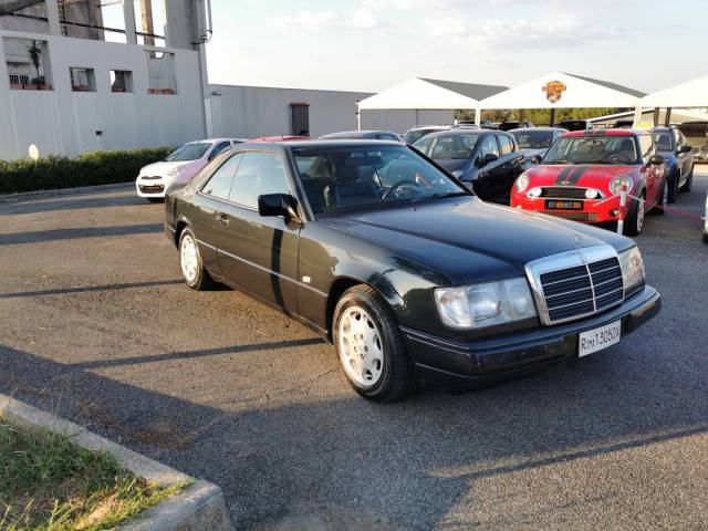 Image 1/36 de Mercedes-Benz 230 CE (1989)