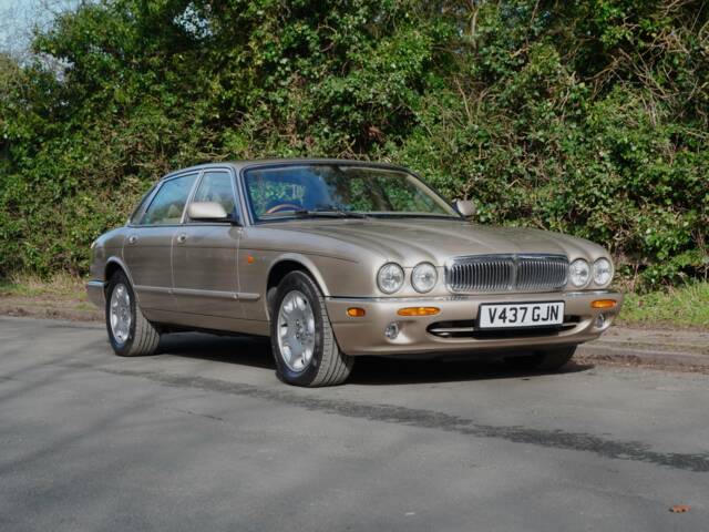 Image 1/19 of Jaguar XJ 8 Sovereign (1999)