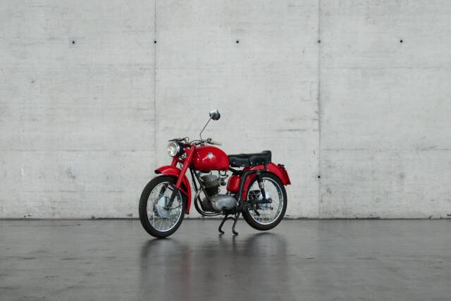 Image 1/28 of MV Agusta 125 TR (1958)