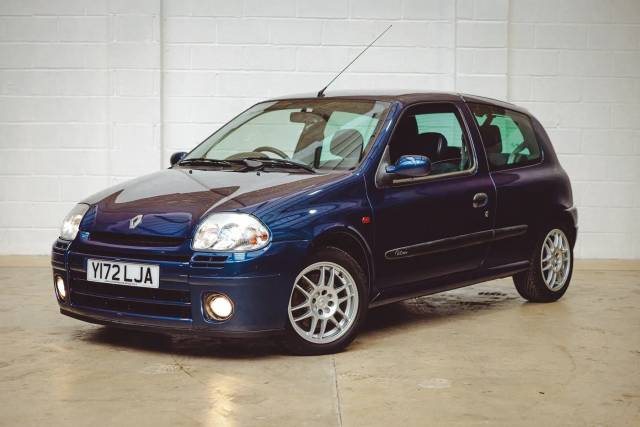 Imagen 1/8 de Renault Clio II 2.0 16V Sport (2001)