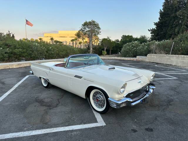 Imagen 1/18 de Ford Thunderbird (1957)