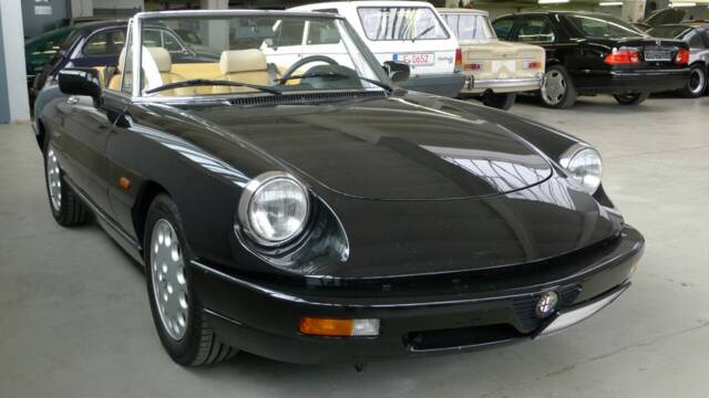 Image 1/30 de Alfa Romeo 2.0 Spider (1993)