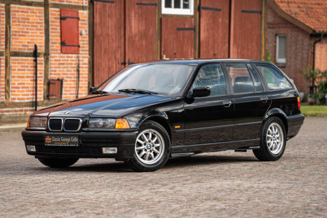 Image 1/44 of BMW 328i Touring (1997)
