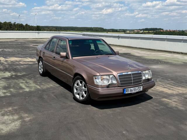 Bild 1/13 von Mercedes-Benz E 220 (1994)