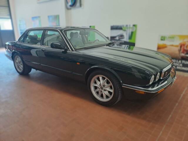 Bild 1/50 von Jaguar XJ 8 Executive (1998)