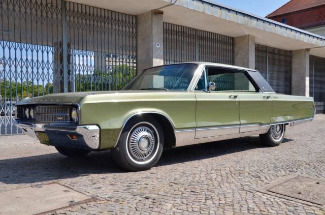 Image 1/4 de Chrysler New Yorker 440 4-Door Hardtop (1968)