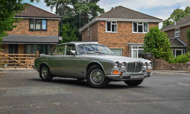 Image 1/50 of Jaguar XJ 6 4.2 (1971)